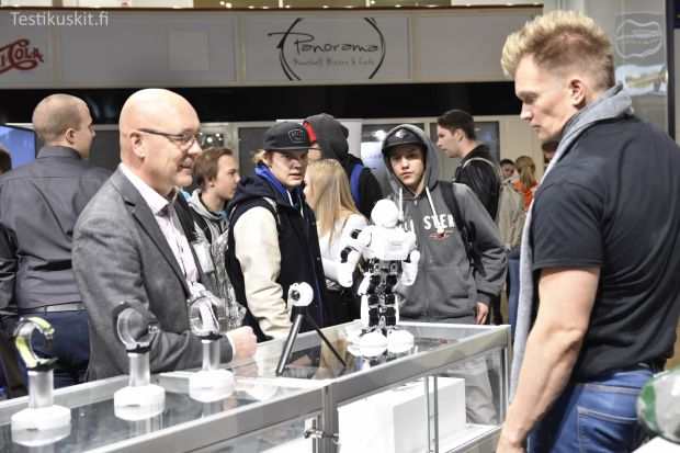 Tulevaisuus on t&auml;&auml;ll&auml; -messuosastolla n&auml;ytill&auml; ollut 360 kamera kiinnosti kovasti. 