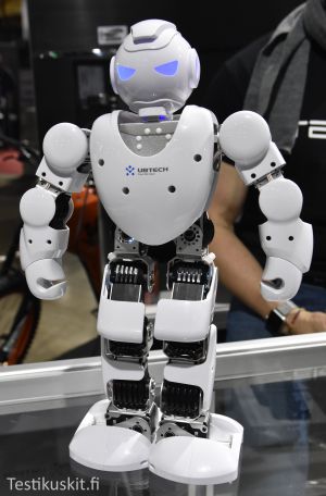 Alf ihastutti ensisilm&auml;yksell&auml;, mutta minun tarpeisiini melkoisen tarpeeton h&auml;rp&auml;ke.