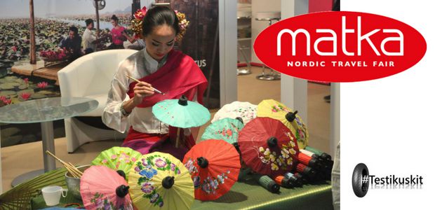 Taitavaa k&auml;sinmaalausta Thaimaan messuosastolla Matkamessuilla viime vuonna.