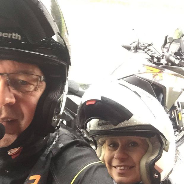 Lemmenhetki, yhteisselfie maitolaiturilla.